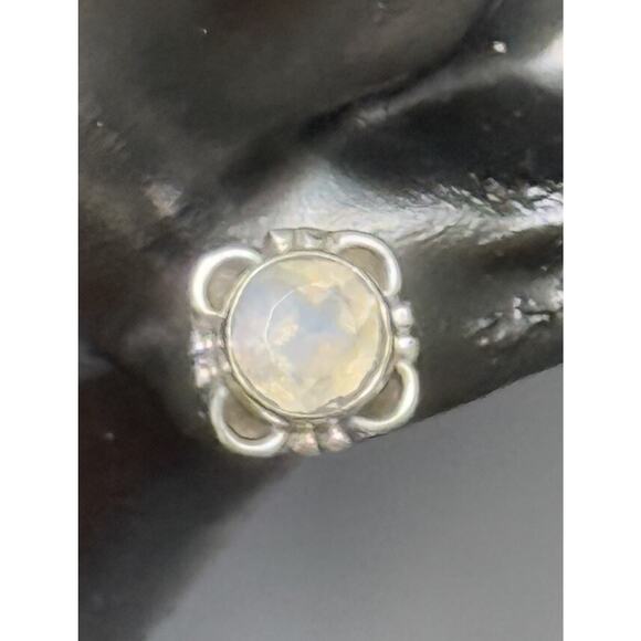 New Condition Sterling Silver Genuine Moonstone Stud Earrings 925 5MM - Picture 5 of 8